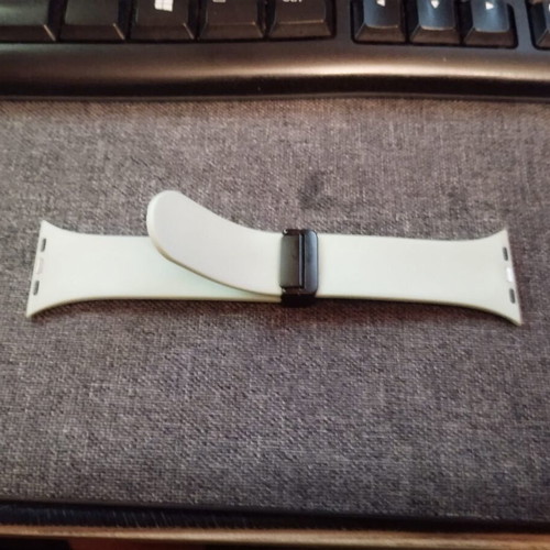 Apple Watch SE 40mm Silver GPS with Nike Sport Band and Magnetic Bracelet