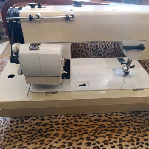 Pfaff 296 sewing machine used, German quality and reliability
