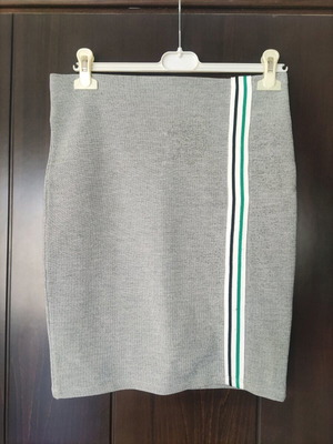 Stradivarius skirt gray with stripe, size 40, like new
