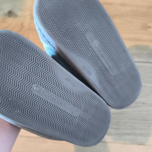 Children's slippers size 28-29 with dinosaur design like new