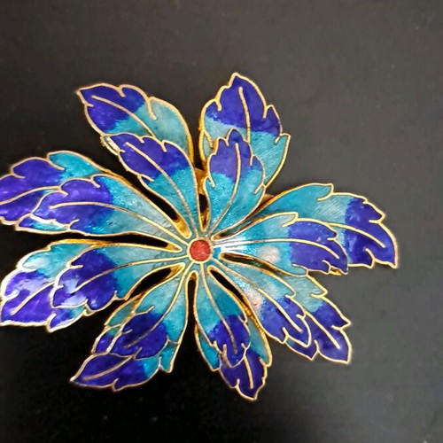 Flower brooch new, blue