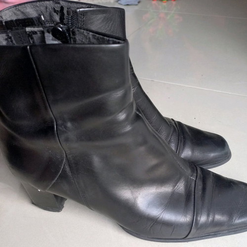 Clarks leather ankle boots used, size 37.5, black