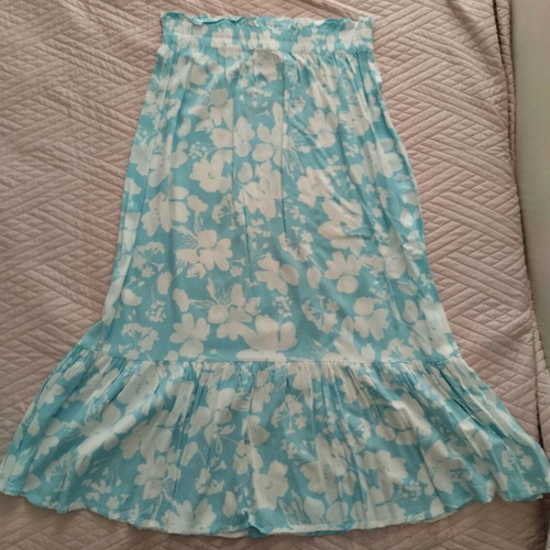 Floral midi skirt made of viscose like new, white and turquoise, size M