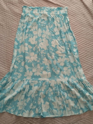 Floral midi skirt made of viscose like new, white and turquoise, size M