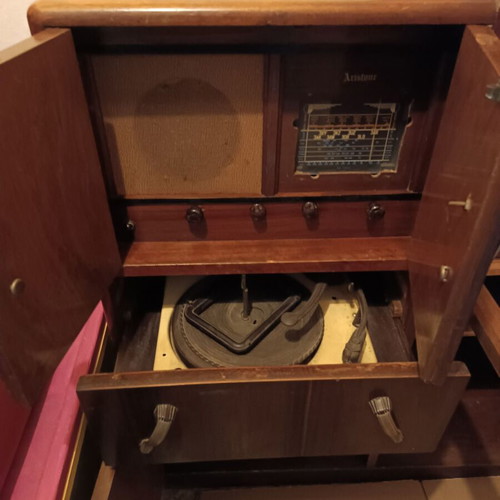 Aristone Radio co. music station used with radio and turntable