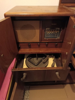 Aristone Radio co. music station used with radio and turntable