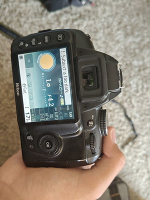 Nikon D3000 фотоапарат с обектив 18-55mm и аксесоари