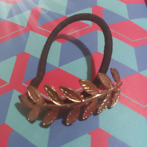 Hair elastic with gold leaf branch design