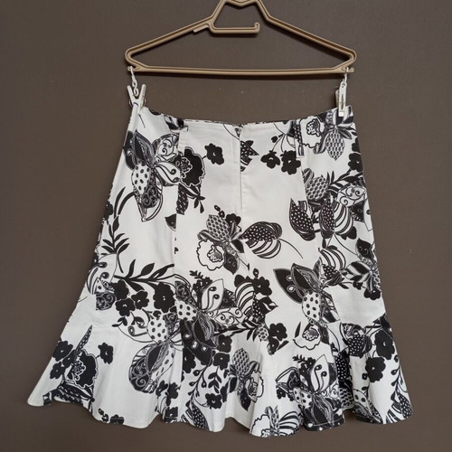 Women's black and white floral A-line skirt like new