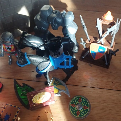 Playmobil 6000 Royal Lion Knights Castle used with extra knights and accessories