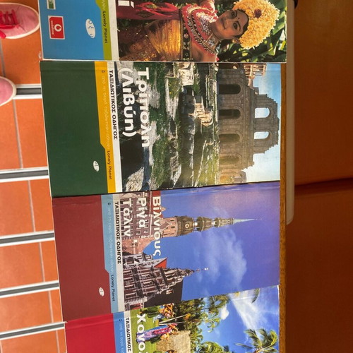 Tourist guides like new, old pack