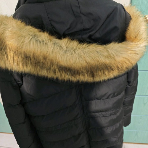 Dsplay black thick jacket like new with fur