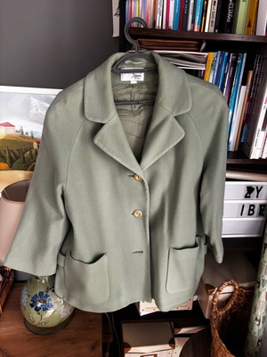 Beige vintage half coat used from London, size L