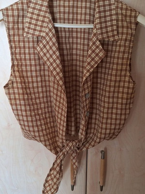 Women's vests used, size L