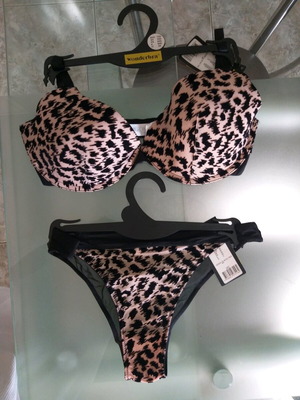 Wonderbra lingerie set new, push up bra 75D, size 40
