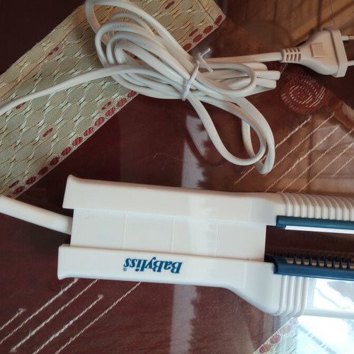 Hair straightener with water spray