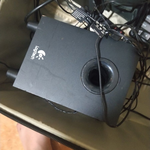 Vendo desktop computer with camera, 4 speakers and woofer