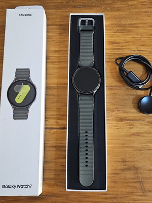 Samsung Galaxy Watch 7 44mm μεταχειρισμένο με επιπλέον λουράκια