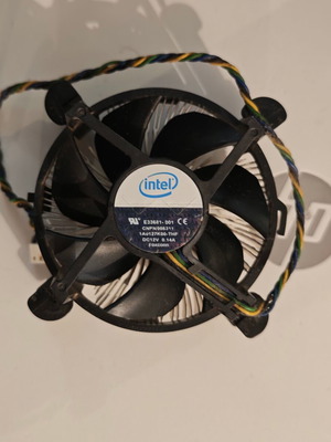 Intel E33681-001 12VDC Socket-775 4-pin aluminium CPU cooler used