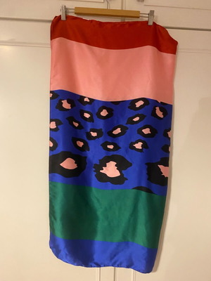Large satin scarf used