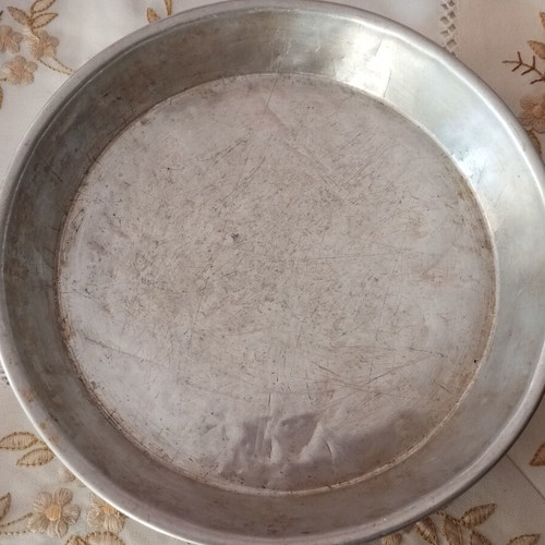 Baking tray with wear marks