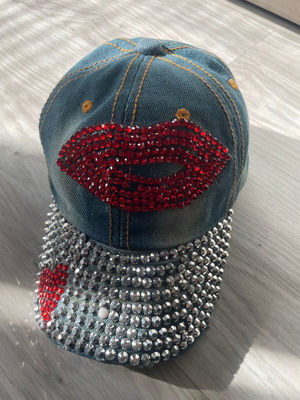 Modern cap with visor new