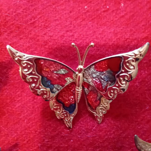 Vintage butterfly brooches like new, colorful