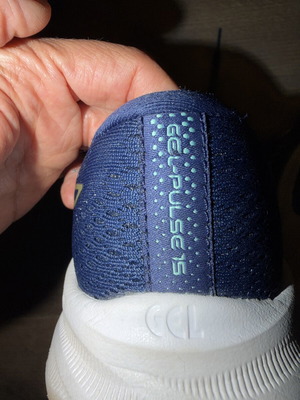 Παπούτσια τρεξίματος γυναικεία Asics Pulse Gel σαν καινούργια, μπλε σκούρο