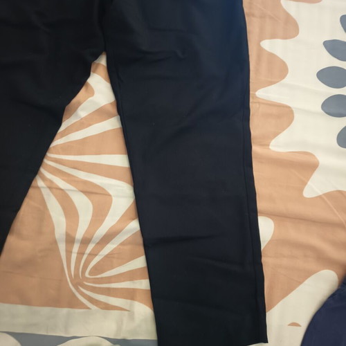 H&M maternity pants used, black medium fabric relaxed fit