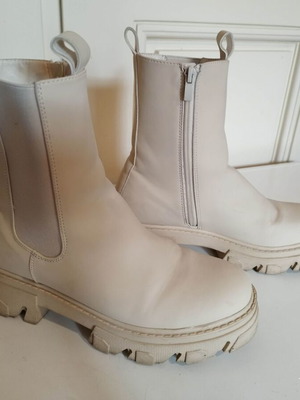 Beige boots used with thick rubber sole, size 37
