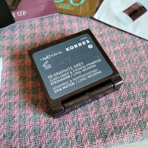 Korres Eyeshadow No 58 like new with gift pouch and samples