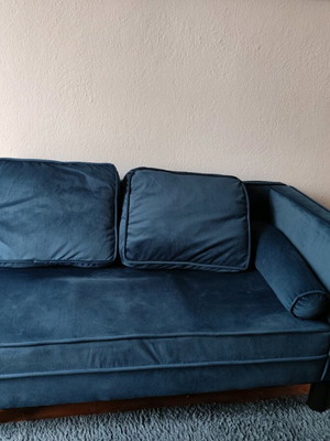 Διθέσιο καναπεδάκι μεταχειρισμένο σε χρώμα μπλε πετρόλ με μαξιλάρια