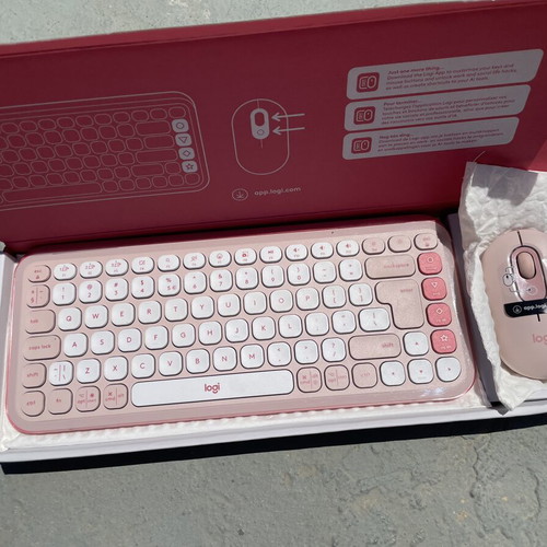 Logitech POP Icon Combo wireless keyboard and mouse like new, Rose Off-White