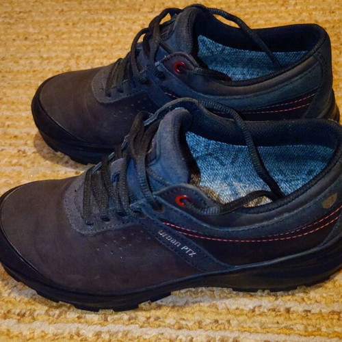 Joya sports shoes black, like new, size 38