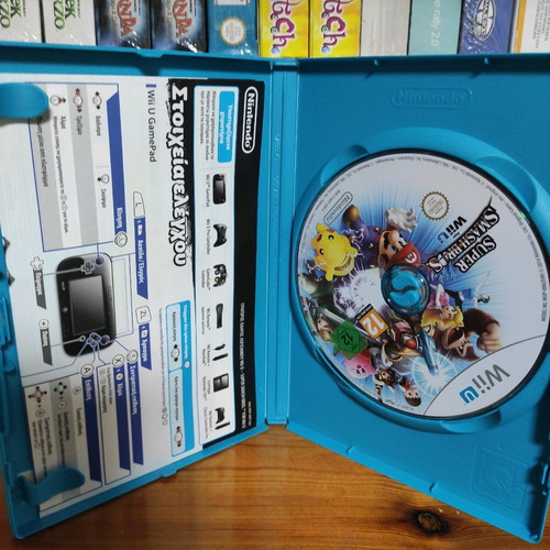 Super Smash Bros for Wii U like new, Greek box and manual