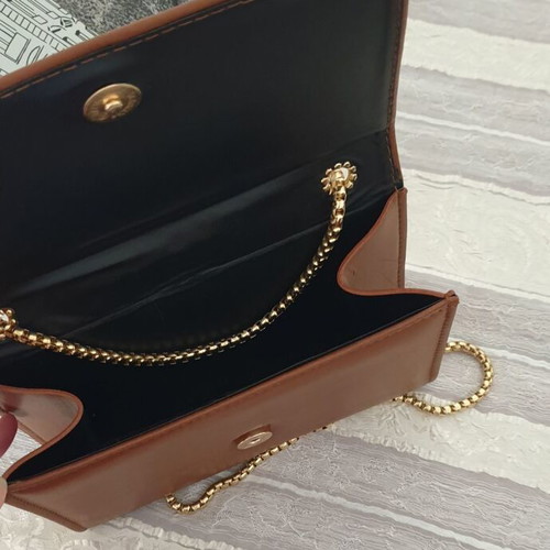 Shoulder bag like new with gold chain brown color