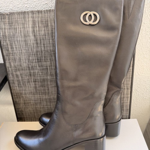 Leather boots size 40 new, black