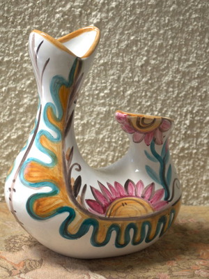 Ceramic vessel Stile Matisse used with hand-painted floral motifs