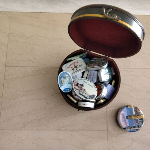 Candy tins like new, collection of 54 pieces