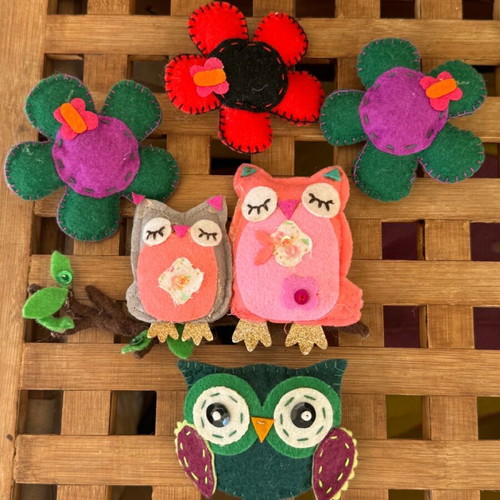 Handmade pins set of 5 made of felt-like material