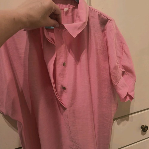 Pink shirt like new with wide cut and balloon sleeves, size L