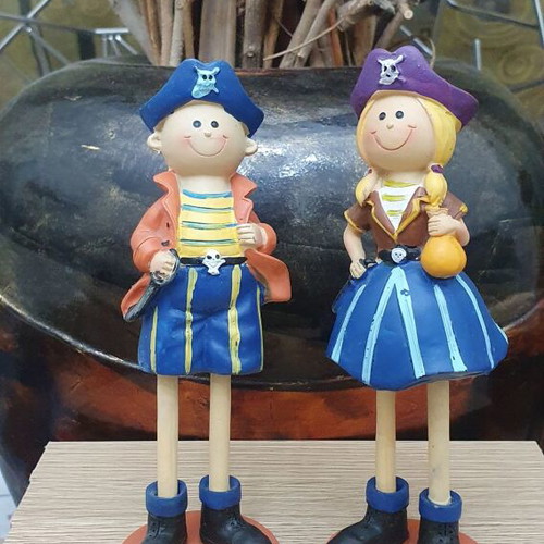Pirate and pirate girl ceramic figures, 16 cm