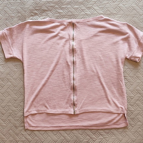Alerte dusty pink t-shirt like new with zippers