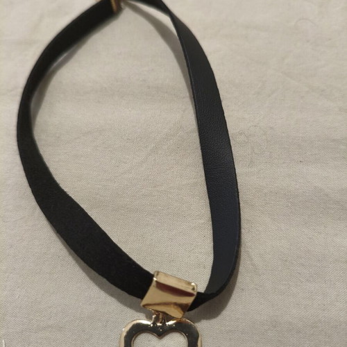 Choker necklace with gold heart pendant new, black synthetic leather