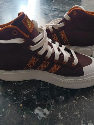 Adidas Πλατφόρμες σε εξαιρετική κατάσταση, νούμερο 38 2/3, βουργουνδίας κόκκινο