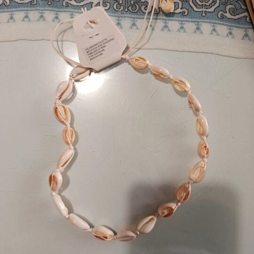 Summer necklace with shells new, beige
