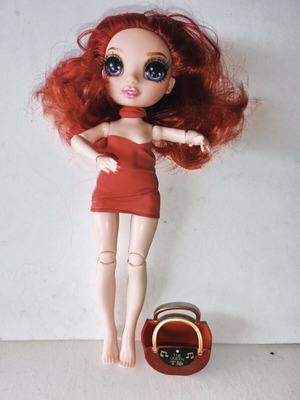 Κούκλα Rainbow High jr Ruby μεταχειρισμένη, ύψος 23 εκ.