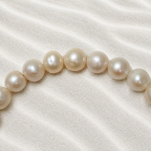 Handmade bracelet with stainless steel chain and cultured pearls