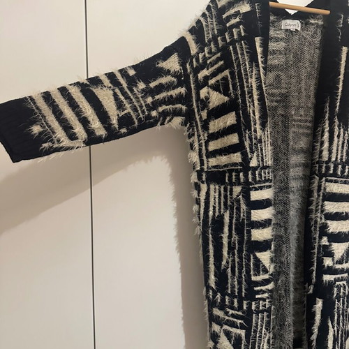 Knitted cardigan like new with unique pattern, size S-M