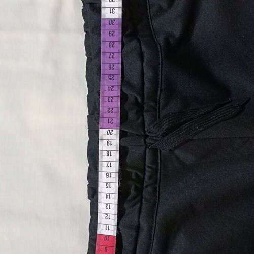 Capri pants black like new with pockets and elastic waist